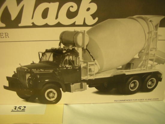 FIRST GEAR Mack B-Model Mixer 1:34 scale #19-0028