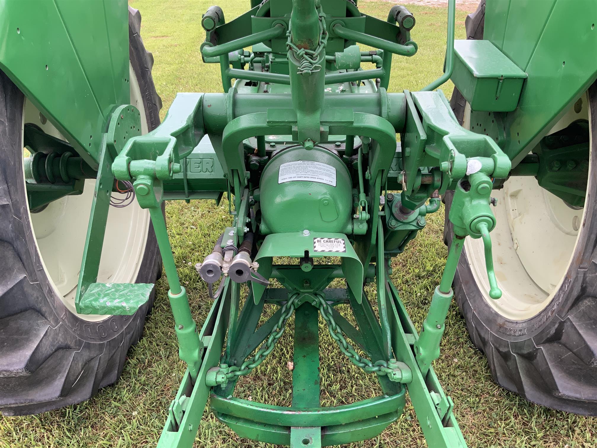 1960 Oliver 880 LP Gas, Row Crop, Hydra Hitch. No | Proxibid