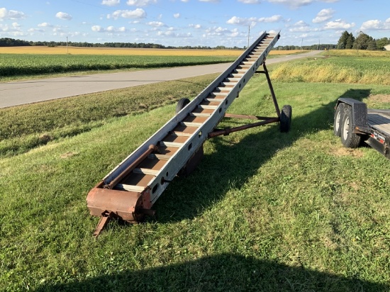 NI 36ft. PTO bale & grain elevator on transport