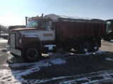 1974 International 2070A Grain Truck