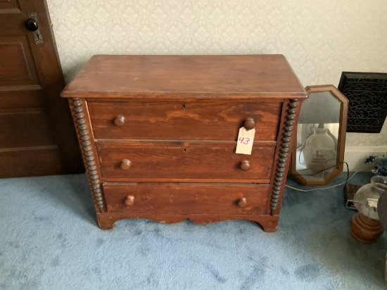 Chest drawers w/ spool corners