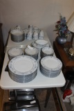 Norataki Blue Hill 12 setting excellent condition China set