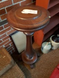 Rolled leg pedestal