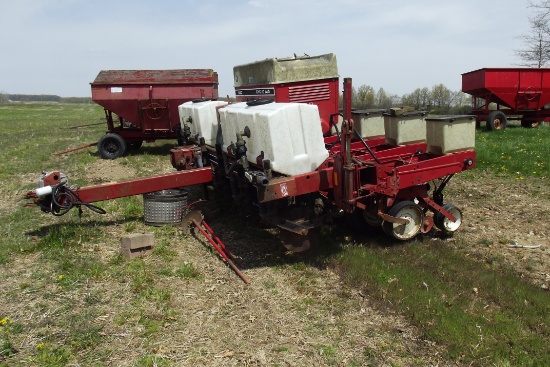 International 800 Cyclo Air Corn Planter