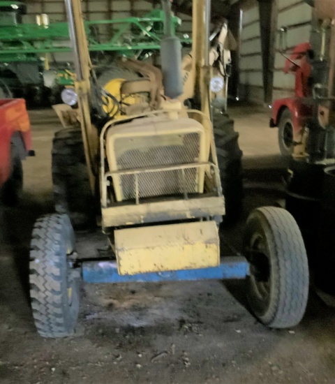 1969 FORD BACKHOE Industrial, 2WD w/ HD front axle, open station, fenders, ONLY SHOWING 6067 Hrs.,