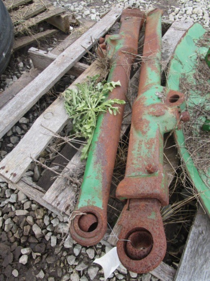 (2) John Deere 3pt Arms