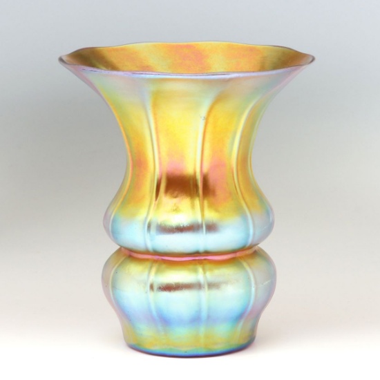 A STEUBEN GOLD AURENE ART GLASS VASE