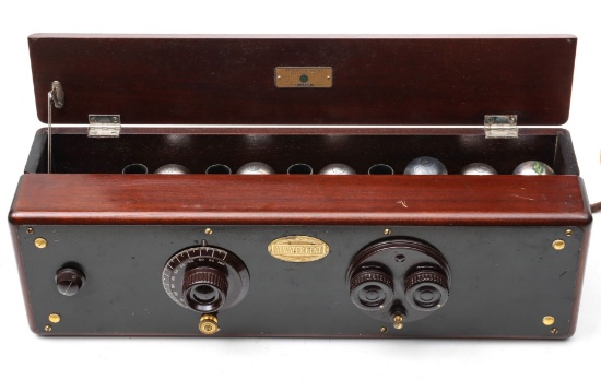 AN ATWATER KENT RECEIVING SET MODEL 33
