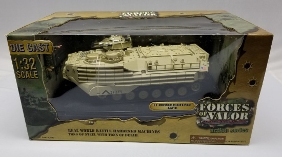 Forces of Valor United States Marine Corps AAVP-7A1 Amphibious  Armored Personnel Carrier 1:32 (MGN)