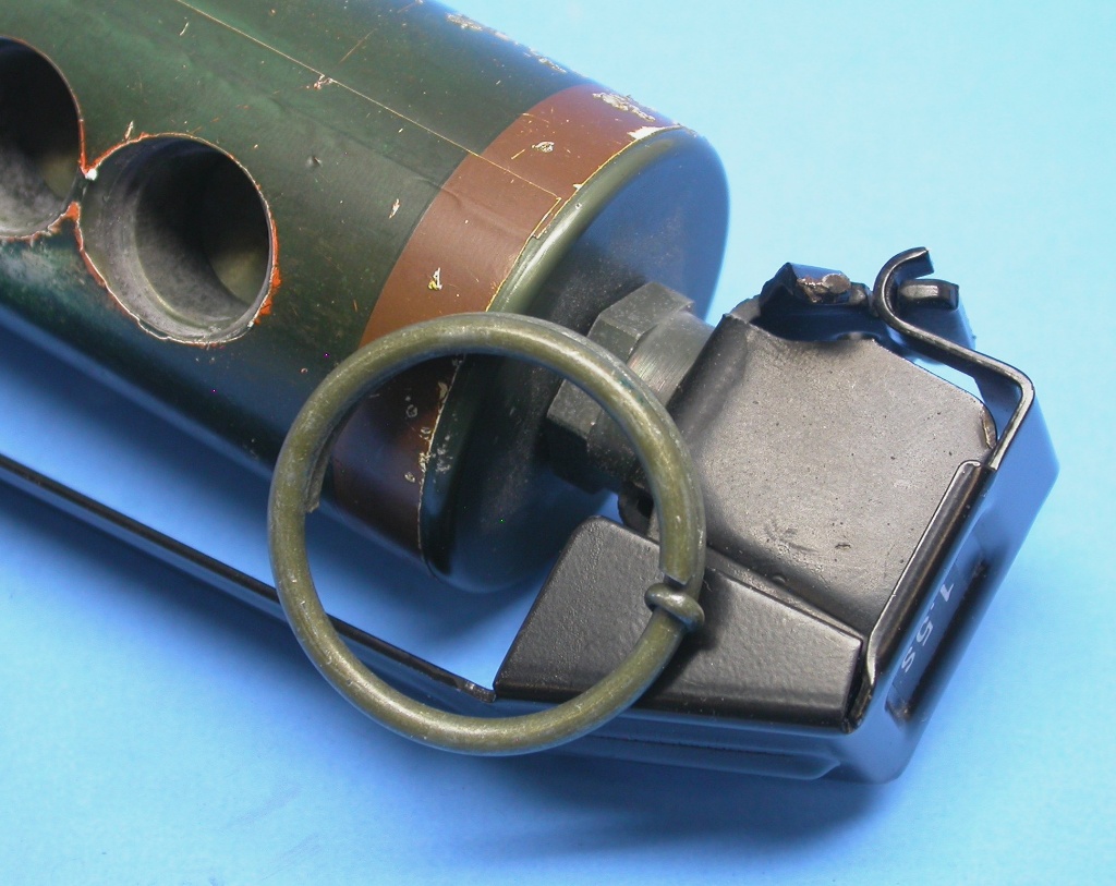 US Military Issue "Nine Banger" Flash Bang Grenade INERT (A) | Firearms &  Military Artifacts Military Artifacts | Online Auctions | Proxibid