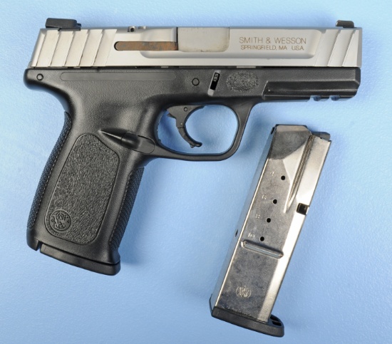 Smith & Wesson SD40 .40 Caliber Semi Automatic Pistol FFL Required HFV8390 (VSM1)