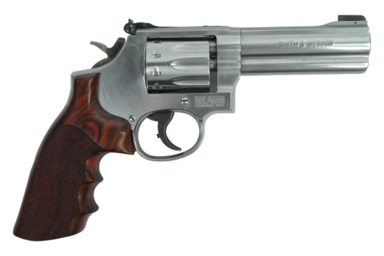 S&W Model 617-4 .22LR Revolver FFL Required: CDB3572R1)