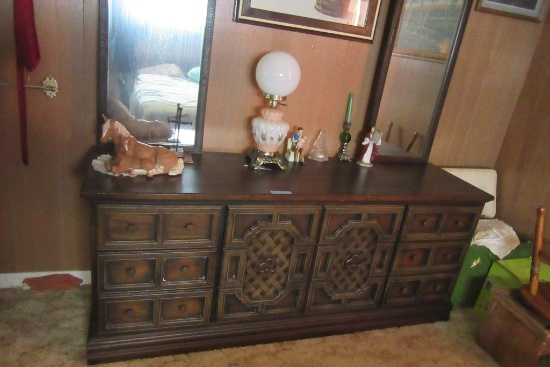 CONTENTS OF BEDROOM INCLUDING DRESSER WITH DOUBLE MIRRORS, 2 NIGHTSTANDS, C