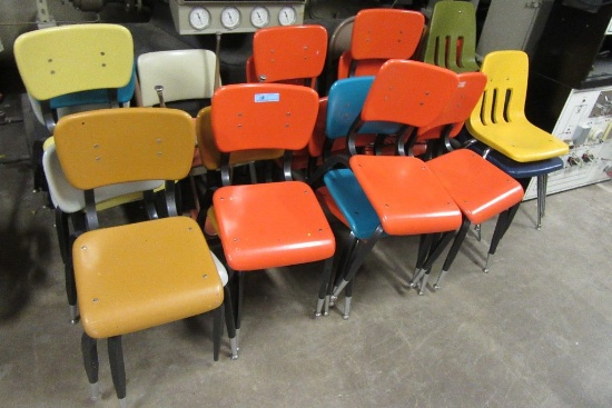 LOT OF PLASTIC CHAIRS