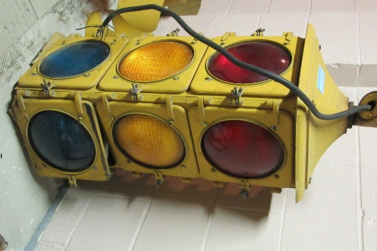 WORKING TRAFFIC LIGHT WITH ASSORTED LIGHT SHIELDS