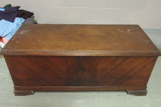 ED ROOS COMPANY CEDAR CHEST