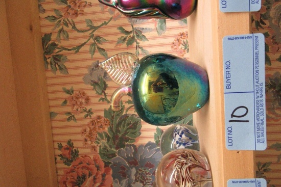 CARNIVAL GLASS APPLE PAPERWEIGHT BY GLASS EYE STUDIO