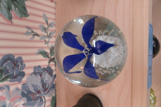 BLUE FLORAL BUBBLE PAPERWEIGHT