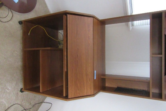 COMPUTER AND ENTERTAINMENT CENTER