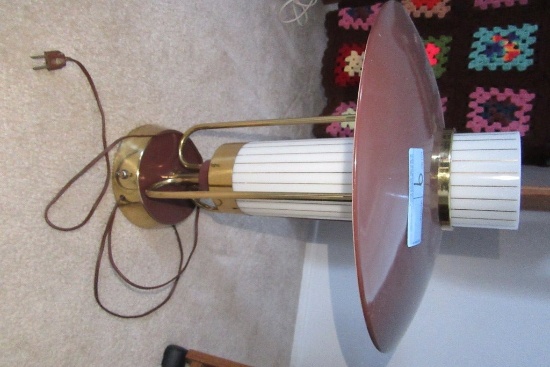 DECORATIVE 50'S STYLE TABLE LAMP. MATCHES LOT 64 LOCATED IN BASEMENT.