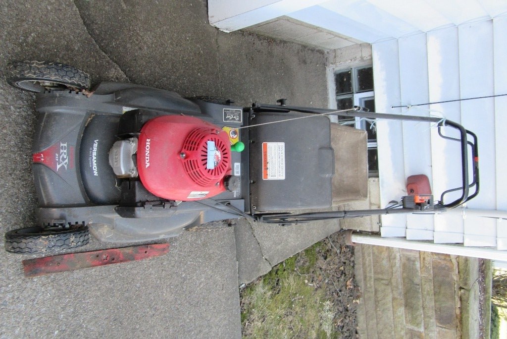 Lot Honda Versamow Hrx 217 Self Propelled 4 In 1 Mower With Lot Honda Versamow Hrx 217 Self Propelled 4 In 1 Mower With