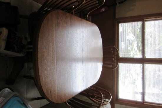 OAK TABLE WITH 6 CHAIRS. NEEDS SOME REPAIRS.