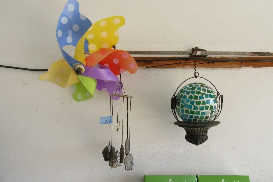 YARD DECORATIONS INCLUDING A PINWHEEL, GLASS GLOBE, AND WIND CHIMES