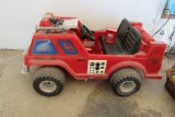 POWER WHEELS FIRE TRUCK MODEL 86300 WITH BATTERIES AND CHARGER