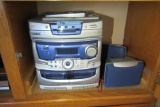 CLASSIC 3 CD CHANGER DIGITAL MINI COMPONENT SYSTEM AND SPEAKERS