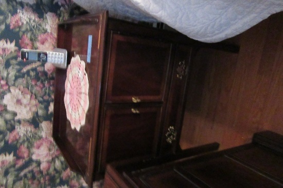 PAIR OF DREXEL CHERRY NIGHTSTANDS