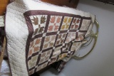 QUEEN-SIZE LEAF PATTERN QUILTED BEDSPREAD