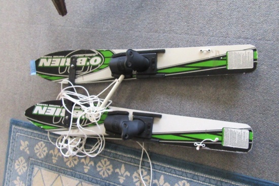 O'BRIEN VANTAGE TRAINER WATER SKIS WITH ROPE