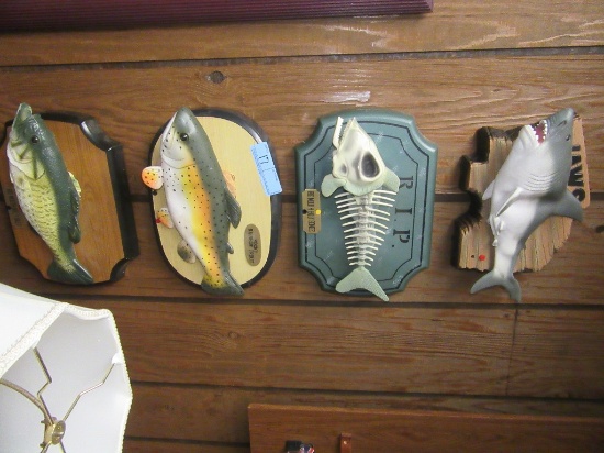 3 BATTERY OPERATED WALL PLAQUES OF ASSORTED FISH