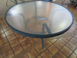 UMBRELLA GLASS-TOP ROUND TABLE