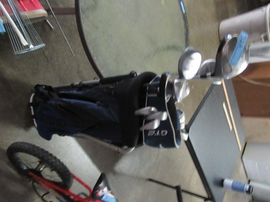 MIZUNO GOLF BAG WITH ASSORTED CLUBS