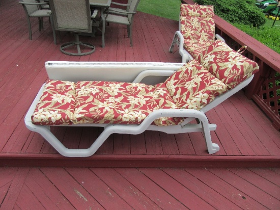 PAIR OF HEAVY PLASTIC LOUNGE CHAIRS AND EXTRA CUSHION