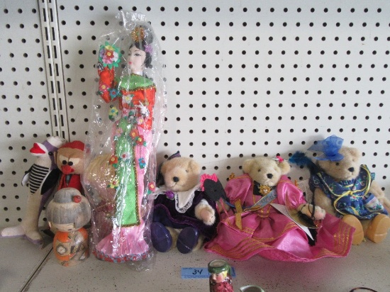 ASSORTMENT OF TEDDY BEARS AND DOLLS