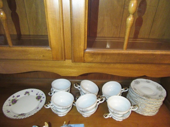 MIKASA JENNIFER PATTERN CUPS AND SAUCERS SERVICE FOR EIGHT AND FONDEVILLE E