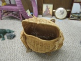 REED FROG MAGAZINE BASKET