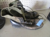 PAIR OF MILITARY BOOTS SIZE 9XW