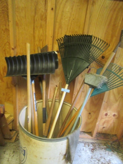 YARD AND GARDEN TOOLS WITH BENCH