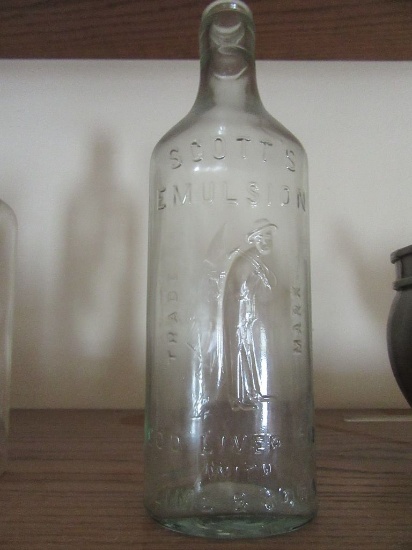 SCOTT'S EMULSION COD LIVER OIL WITH LIME AND SODA BOTTLE. LARGER THAN NUMBE