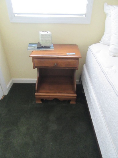 STEP NIGHTSTAND