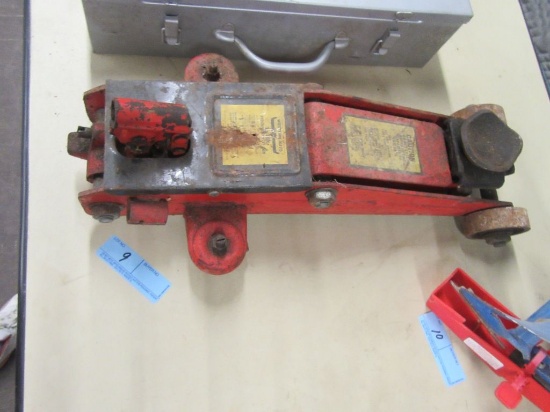 WESTERN AUTO 1 TON FLOOR JACK. NO HANDLES