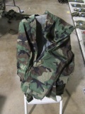 CAMOUFLAGE SHIRT SIZE EXTRA LARGE REGULAR. CAMOUFLAGE NETTING AND MATERIAL.
