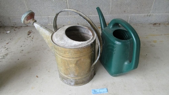 METAL WATERING CAN AND PLASTIC WATERING CAN