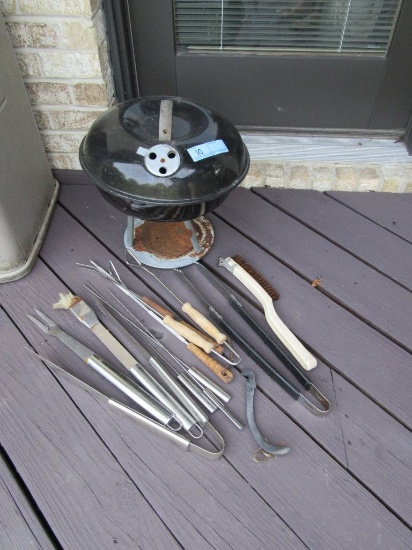 SMALL OUTDOOR GRILL AND TOOLS