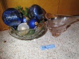 BOWL WITH ORNAMENTS AND DECORATIVE PIECE