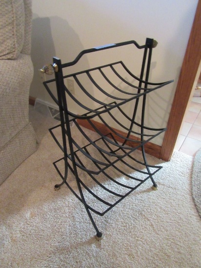 METAL MAGAZINE RACK