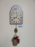 DECORATIVE WALL CLOCK AND SMALL BASKET